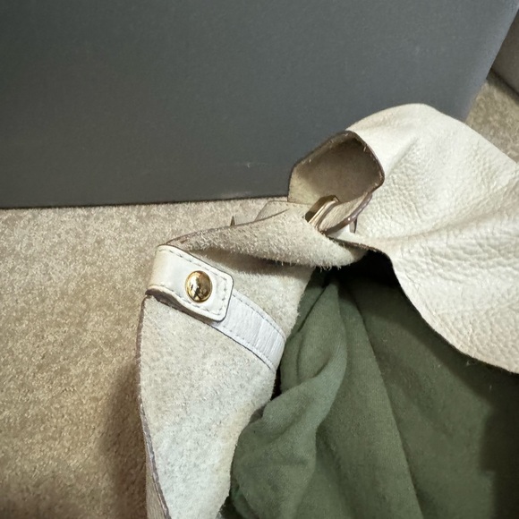 Michael Kors Bucket Bag - Picture 4 of 8